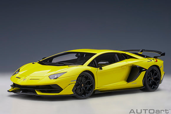 Autoart 79175  LAMBORGHINI AVENTADOR SVJ (GIALLO TENERIFE/PEARL YELLOW)