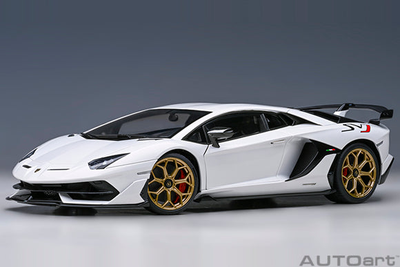 Autoart 79217 LAMBORGHINI AVENTADOR SVJ (BIANCO ASOPO/PEARL WHITE)