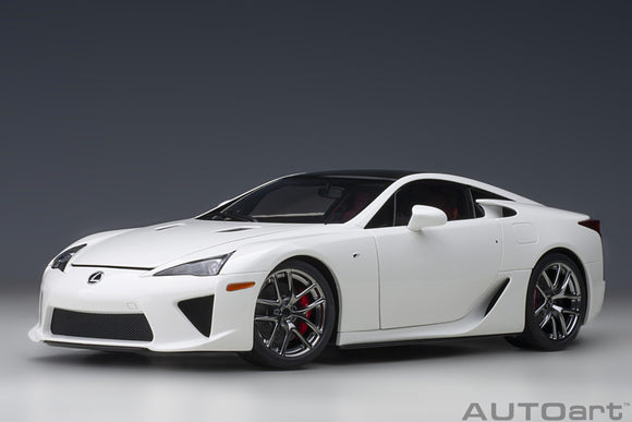 Autoart 78851 1/18 LEXUS LFA (WHITEST WHITE/CARBON BLACK)